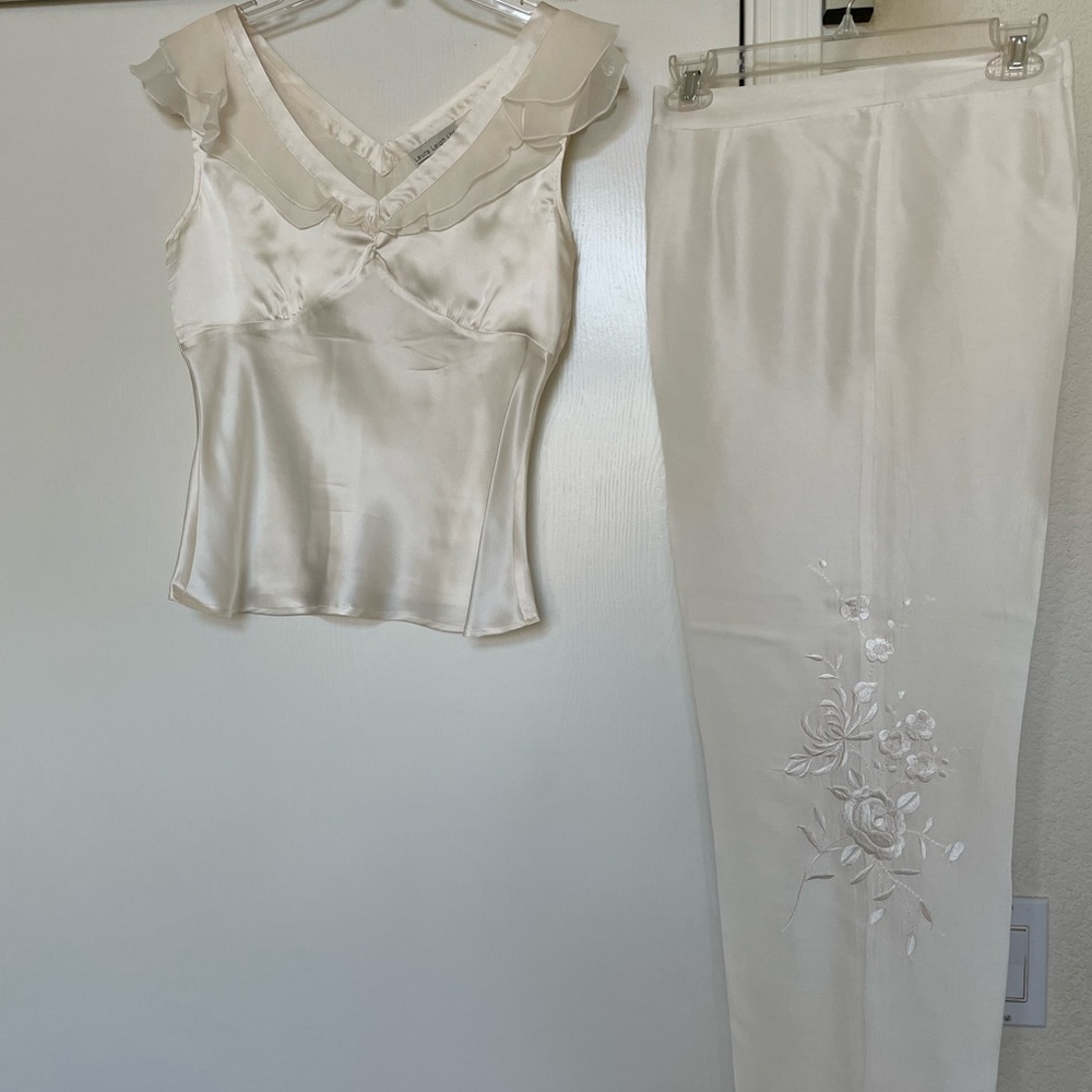 Silk pantsuit size 6, excellent condition